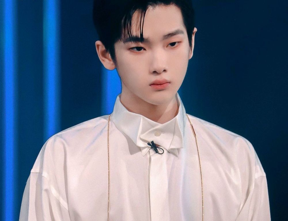 颚骨萎缩导致口齿不清,深陷出轨传闻事业受阻,如今她成歌坛天后