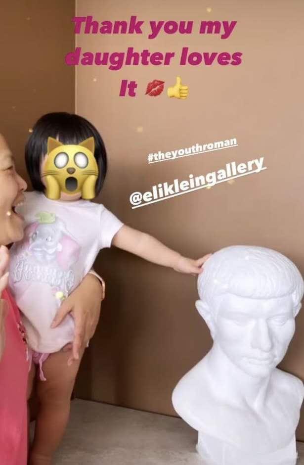 何超盈|赌王千金何超盈晒娃，身材纤细疑瘦身成功，女儿长太快五官超像妈！
