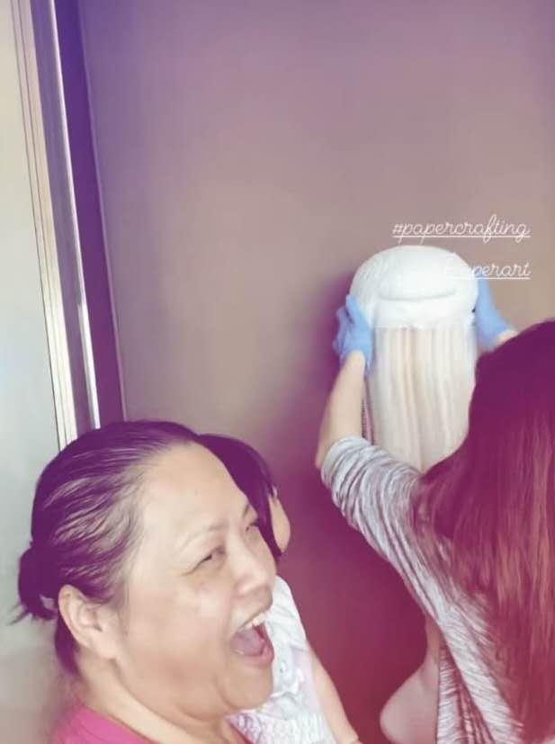 何超盈|赌王千金何超盈晒娃，身材纤细疑瘦身成功，女儿长太快五官超像妈！
