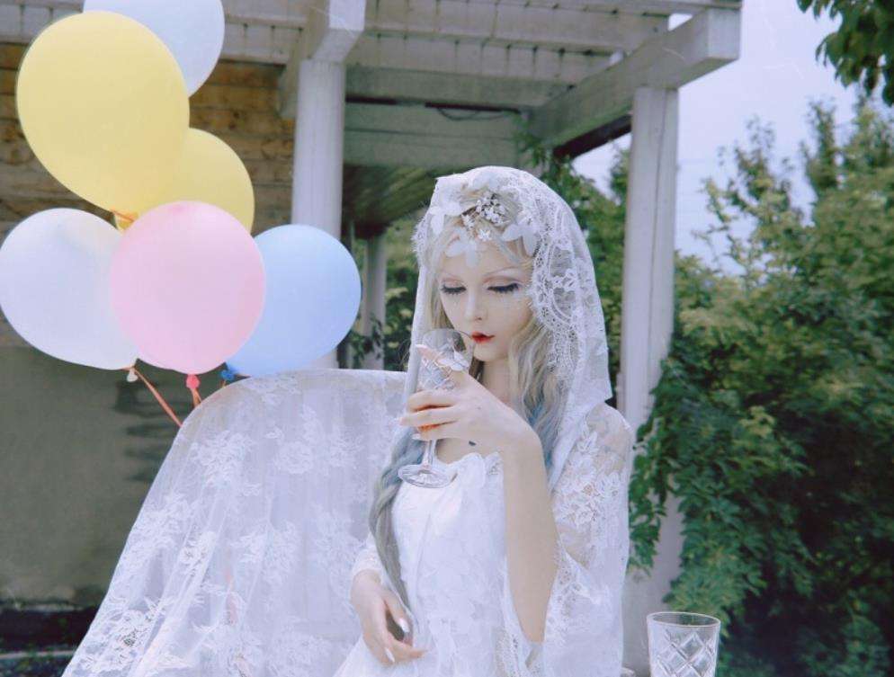 在网上引起了轩然大波,一档综艺节目,还邀请迪丽拉来到现场录制节目