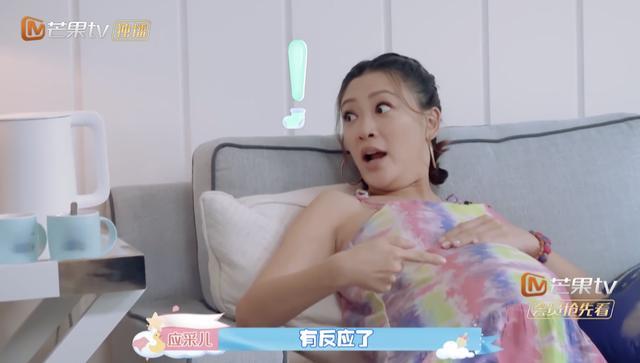 应采儿|应采儿晒祖孙同框，妈妈抱外孙温馨有爱，三个多月的HoHo依然清瘦