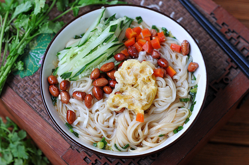 秋风起,天气凉,面条换个新搭档!儿子对它着迷了,最近天天吃!