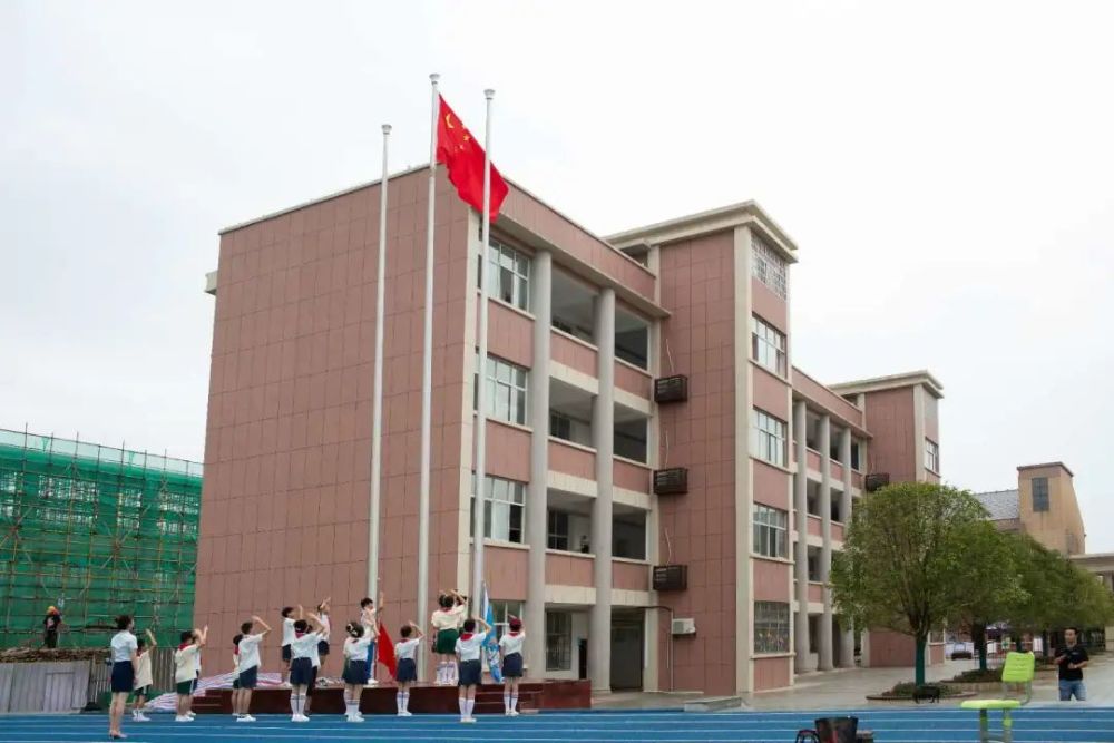 东风小学趁东风向美而生