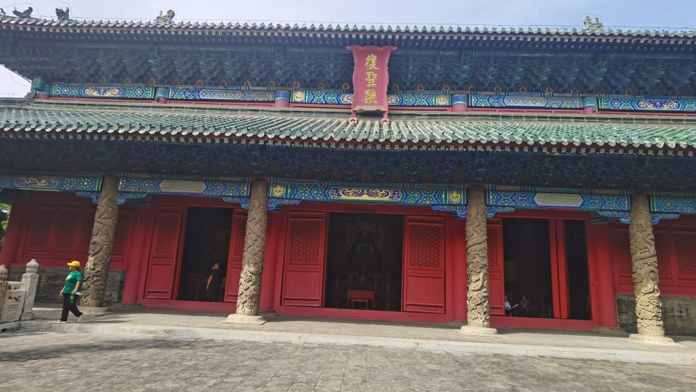 位于山东曲阜陋巷街的颜庙