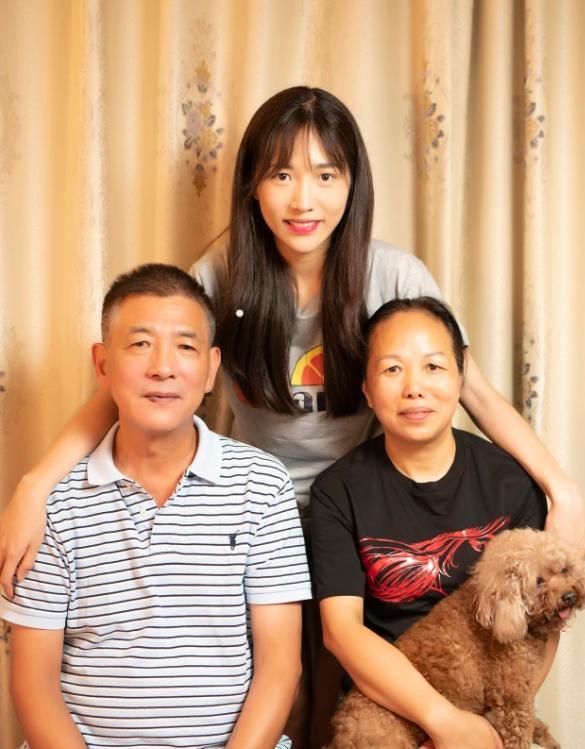 网红|90后网红的“蜗牛”人生，用8年学会说8个汉字，知道真相后我哭了