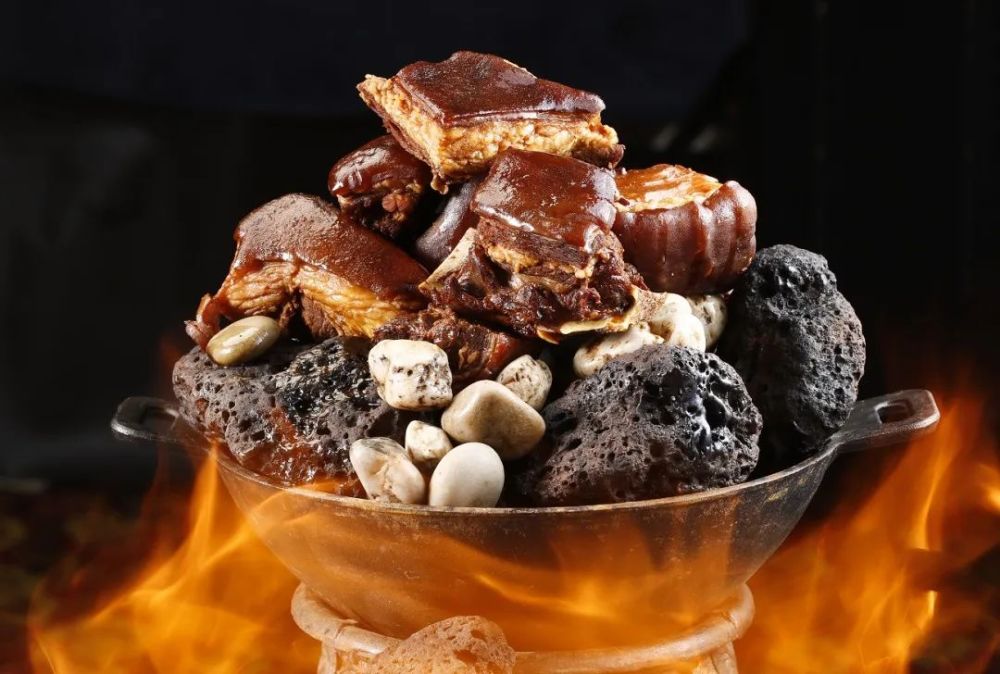 石头烤肉血肠肉肠羊杂草原白食与红食相对的白食,就是奶食品.