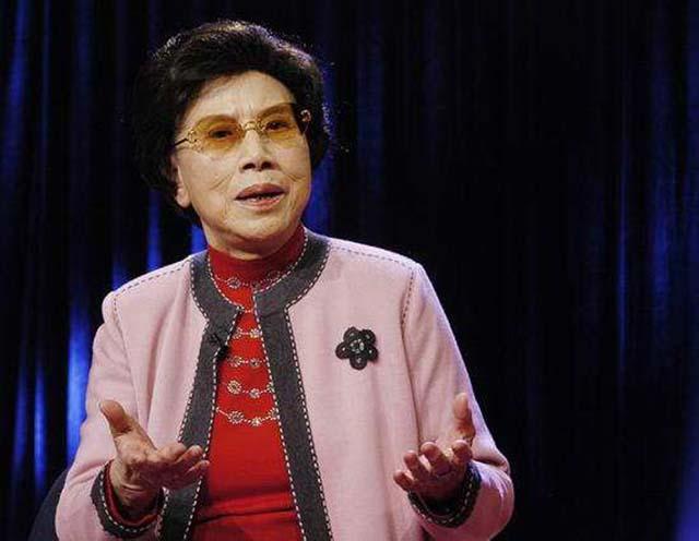 徐玉兰扮演经典贾宝玉苦恋12年丈夫却早逝踽踽独行笑对人生