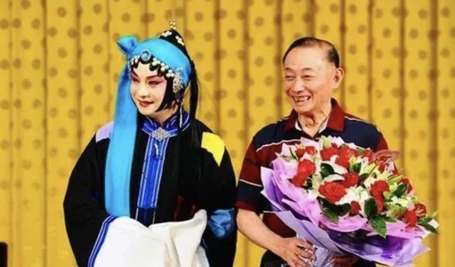 胡文阁34岁放弃反串拜师梅玖葆终成梅派唯一男旦传人