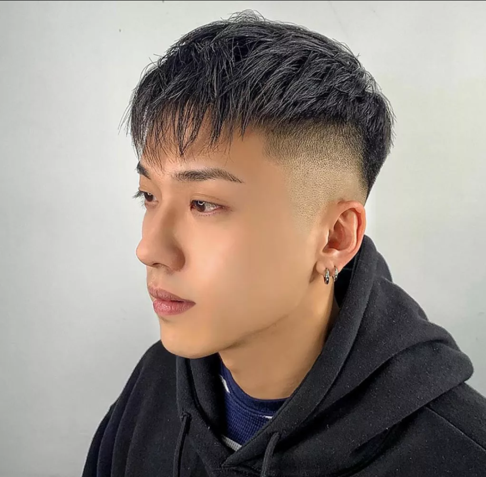人们生活水平的不断提高,越来越多男士开始重视自身的形象,就拿发型来