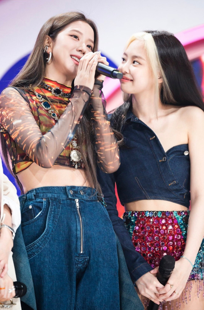 blackpink jisoo&jennie 打啵j邀请你前来吃糖!