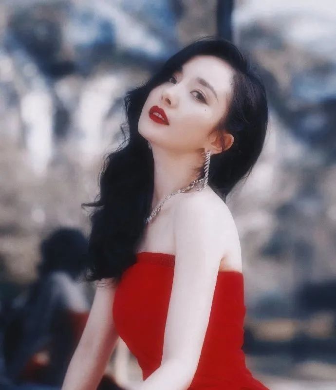 小凌霄|初代蛇蝎美人狠过杨幂，美过热巴，童年阴影又回来了…