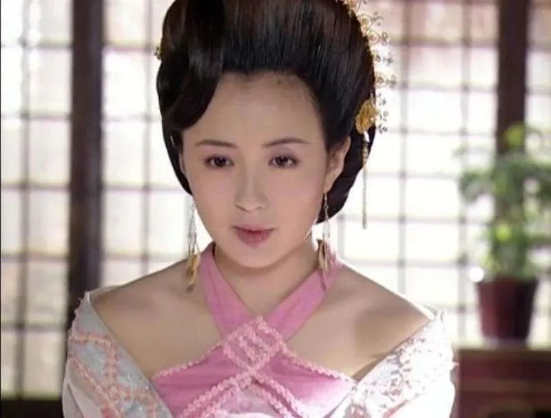 小凌霄|初代蛇蝎美人狠过杨幂，美过热巴，童年阴影又回来了…