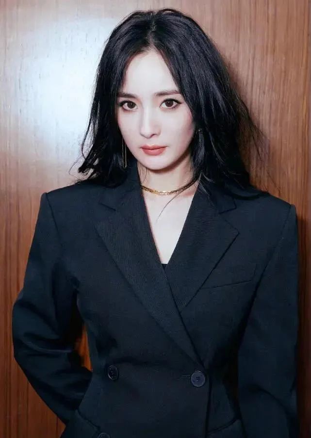 小凌霄|初代蛇蝎美人狠过杨幂，美过热巴，童年阴影又回来了…