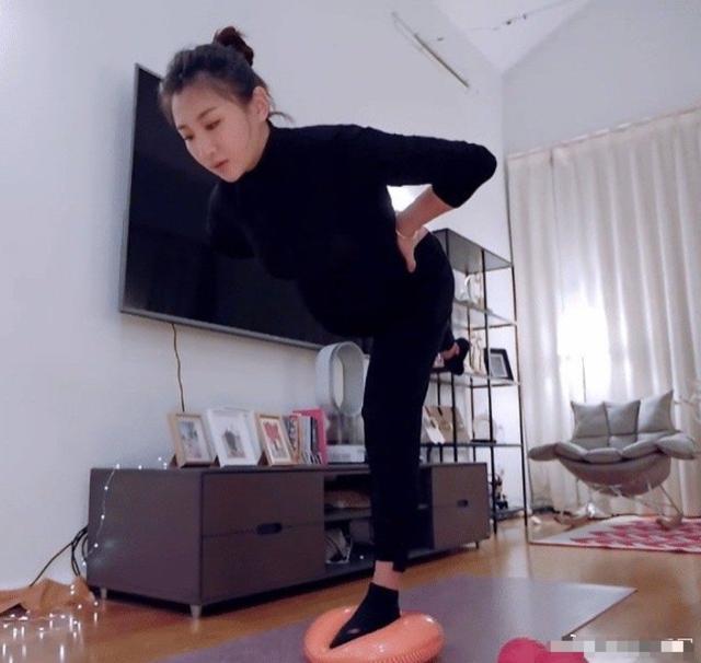 奥运冠军不是一般人!刘璇临盆前还能倒立,何雯娜挺大肚玩瑜伽