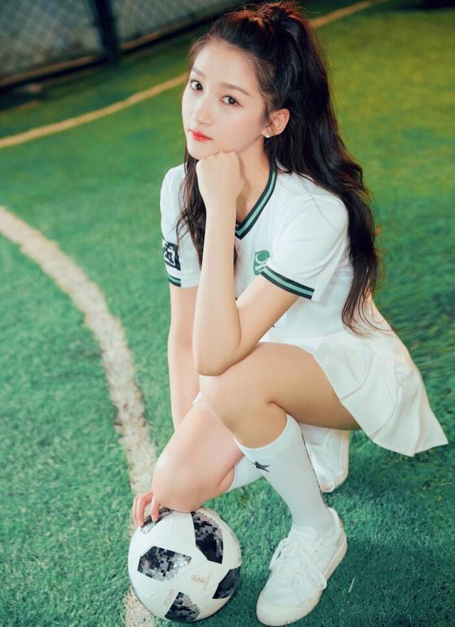 关晓彤新发型被吐槽太丑网友看了竟想起吴亦凡名曲大碗宽面