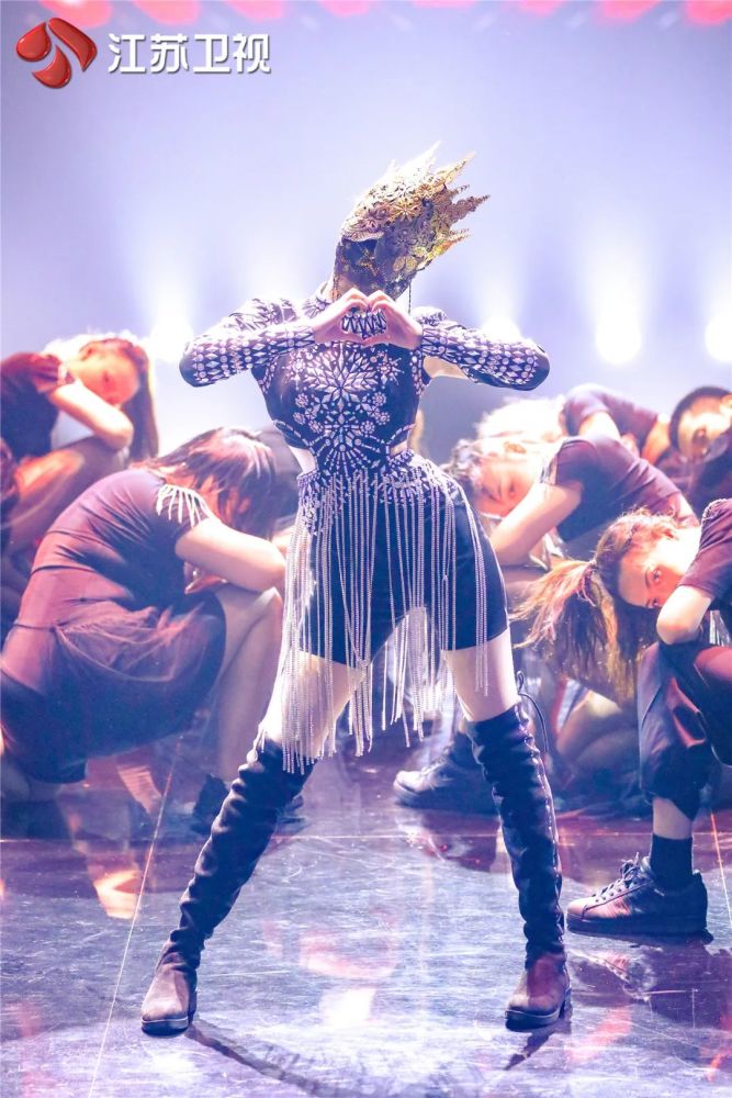 蒙面舞王女王不戴冠守擂成功多舞种融合带来别样体验