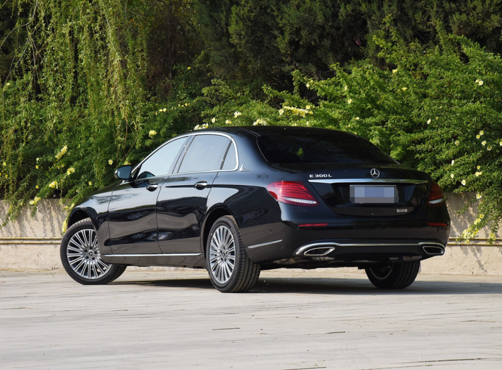 奔驰e级:我尽力了,豪华标杆跌至34万,车友:奥迪a6买早了