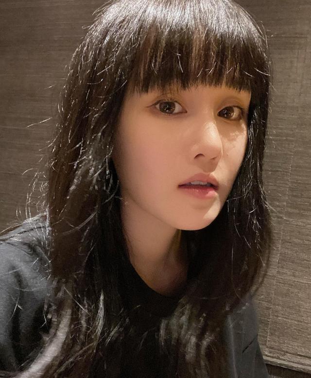 当网红离开滤镜球球原相机素颜照曝光堪称翻版赵本山