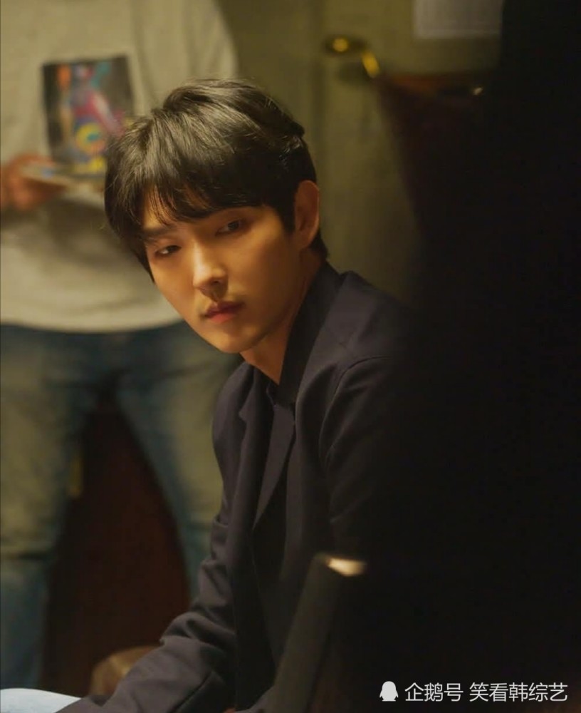 恶之花李准基幕后剧照公开电视剧出演者话题性连续3周位居第一