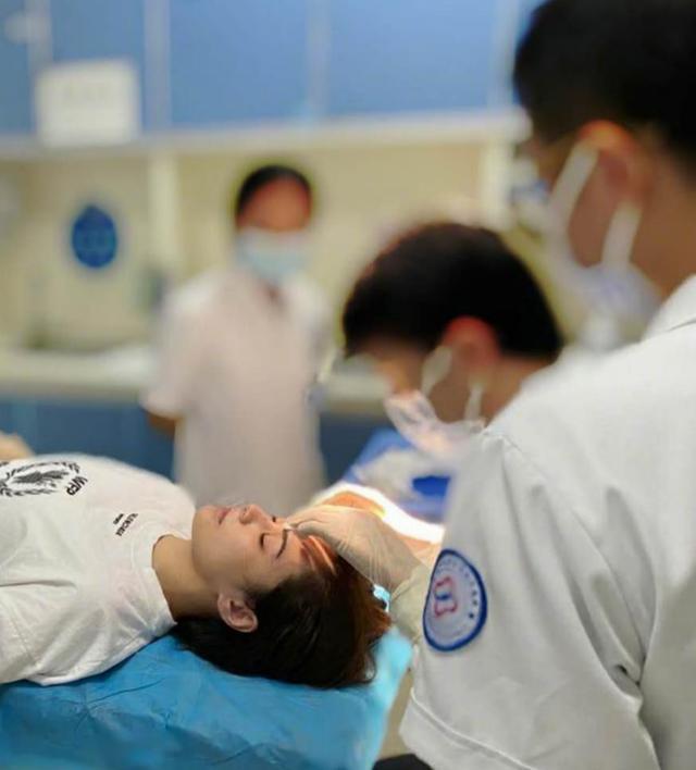 钟欣潼|阿娇伤势严重深可见骨！为防毁容缝几百针，任达华介绍整形科医生
