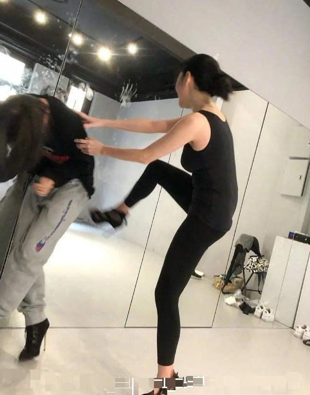 小s|小S回应姐夫“说错话”：自己承担后果，心疼姐姐为家庭失去自我