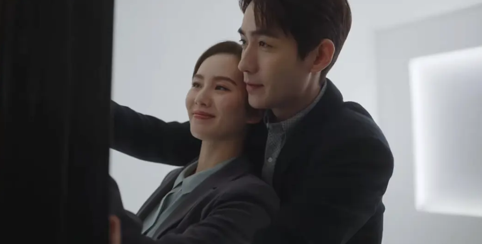 刘诗诗|《亲爱的自己》剧情太雷：刘诗诗在男厕谈生意，富婆想追朱一龙