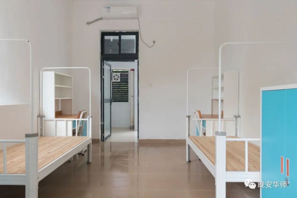 除提供标准宿舍外,靠近三楼电梯口设置了无障碍宿舍套间,配套有残疾人