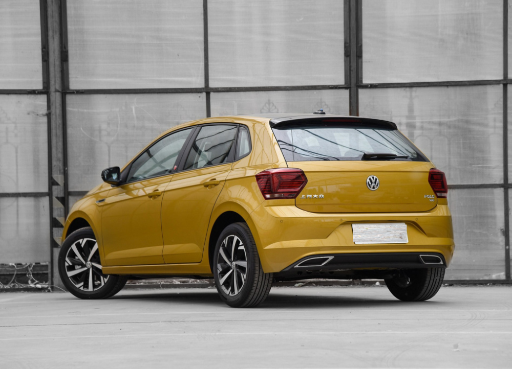 为求销量,大众polo降至7.99万,油耗5.5l,家用代步选它不香?