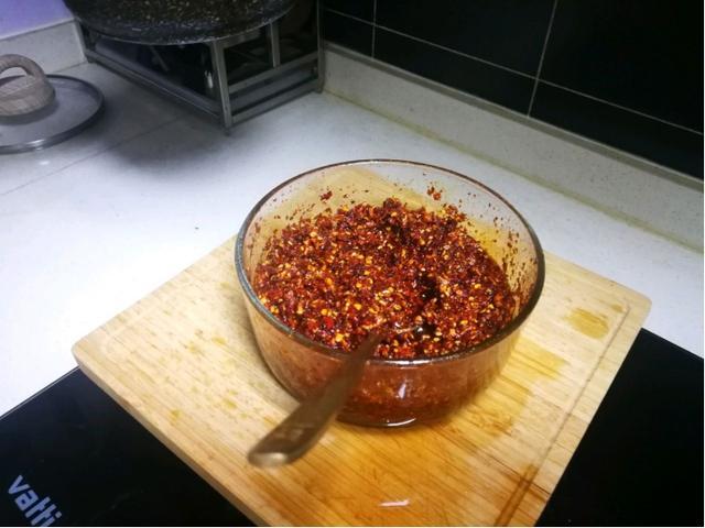 有"灵魂"的辣椒油,泼油时加几滴它,香味更浓郁_腾讯新闻