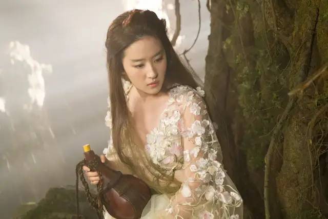 刘亦菲|12年17部电影，仅两部达到6分，刘亦菲已沦为“烂片女神”？