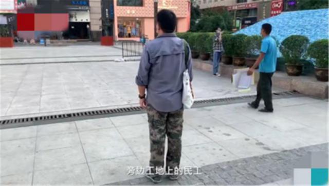 书店|穿迷彩裤被当成农民工，男子进网红书店受阻，书店：将加强培训