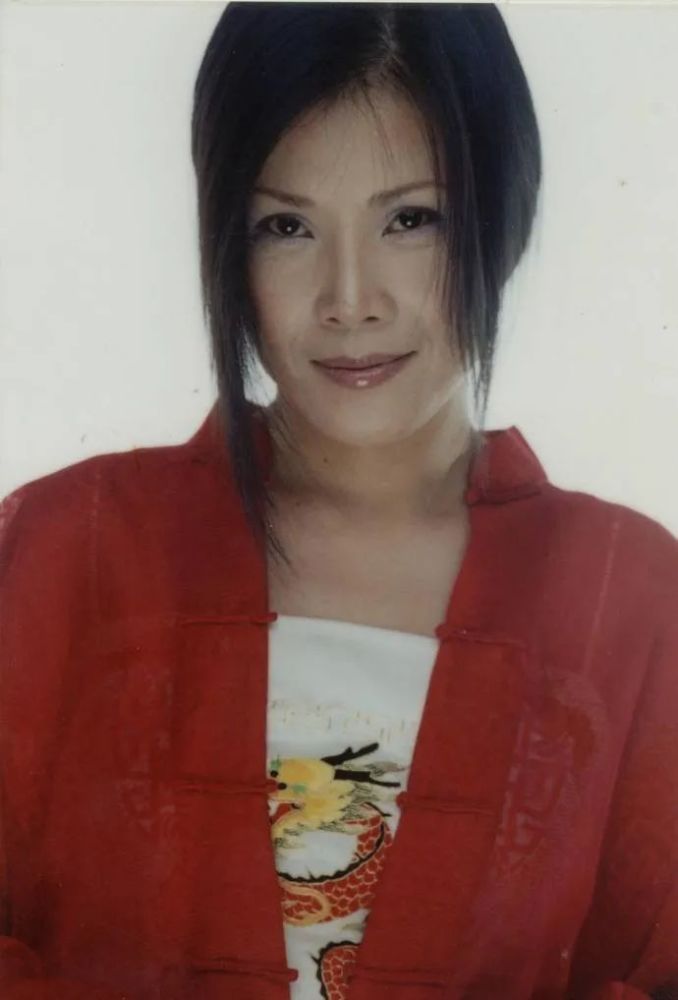 风雨彩虹铿锵玫瑰|她曾与王菲齐名，身患重病险离世，近照曝光网友惊了：真·铿锵玫瑰！