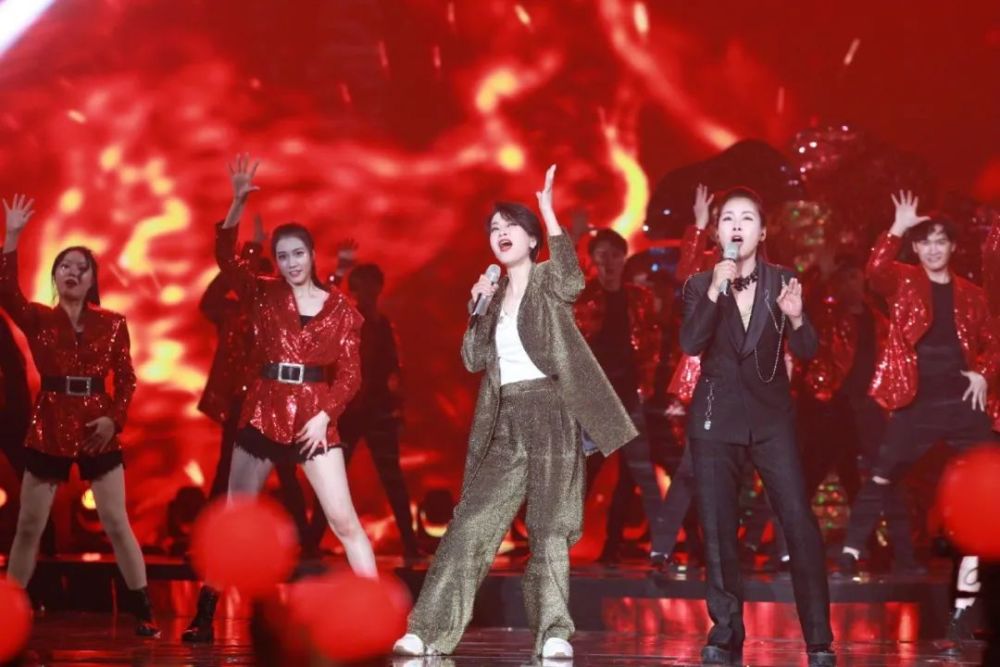 风雨彩虹铿锵玫瑰|她曾与王菲齐名，身患重病险离世，近照曝光网友惊了：真·铿锵玫瑰！