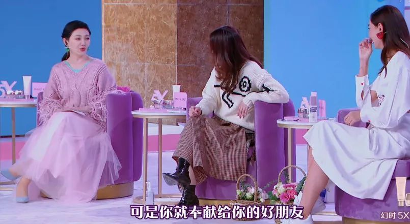 钟欣潼|受伤引出闺蜜情深，没想到她的朋友圈这么豪华？