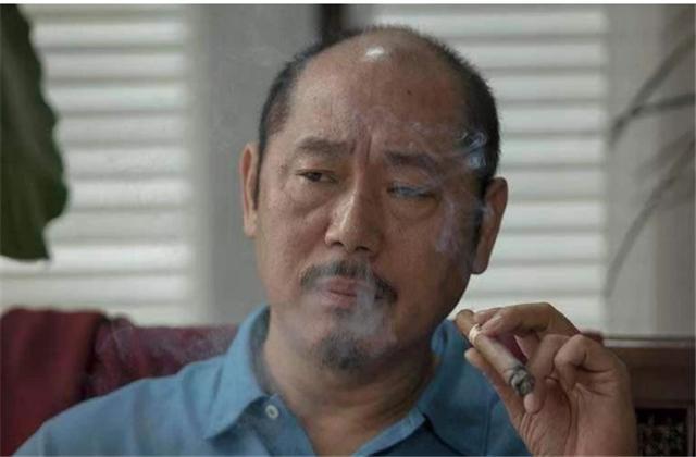李成儒|“抛妻弃子”李成儒：二婚娶小18岁青衣，转身又恋小28岁演员