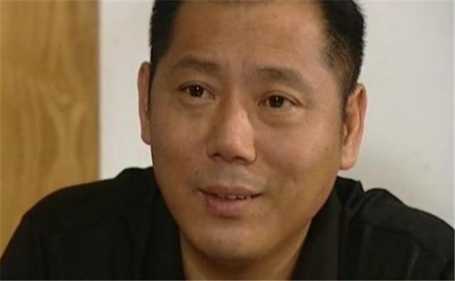 李成儒|“抛妻弃子”李成儒：二婚娶小18岁青衣，转身又恋小28岁演员
