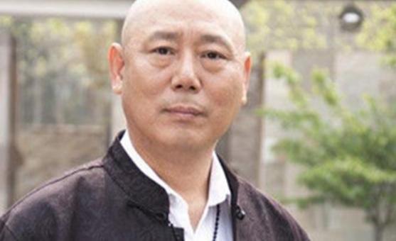 李成儒|“抛妻弃子”李成儒：二婚娶小18岁青衣，转身又恋小28岁演员