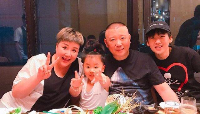 郭麒麟|郭麒麟为后妈庆生，被问想不想亲妈？7字回答暴露王惠真实地位