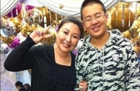 郭麒麟|郭麒麟为后妈庆生，被问想不想亲妈？7字回答暴露王惠真实地位
