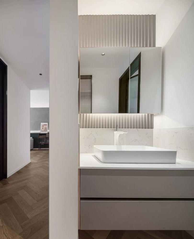 90㎡年轻夫妻的家,半开放式厨房,衣帽间,地台床……太让人羡慕了!