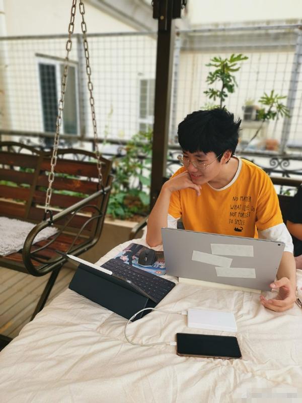 奇怪君不仅精通学习和游戏,他对科技方面也有很高的造诣,这也让他一跃