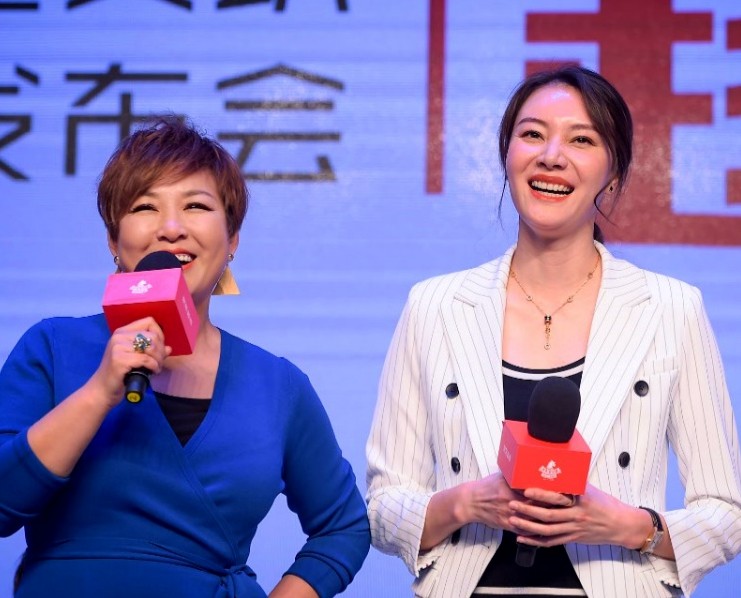 谢杏芳|林丹携儿子为太太谢杏芳庆生，惊喜礼物曝光，夫妻恩爱甜蜜合影