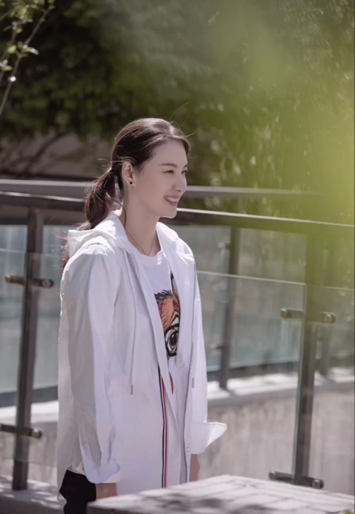 谢杏芳|林丹携儿子为太太谢杏芳庆生，惊喜礼物曝光，夫妻恩爱甜蜜合影