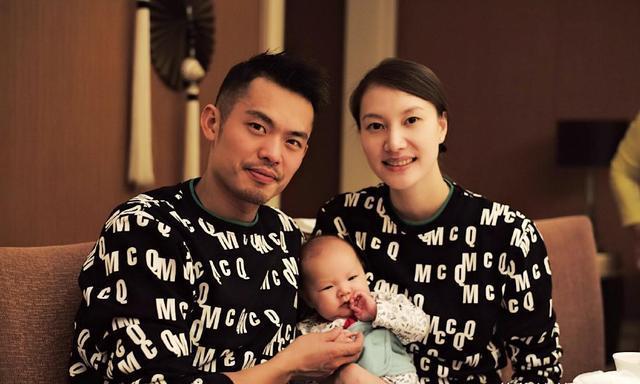 谢杏芳|林丹携儿子为太太谢杏芳庆生，惊喜礼物曝光，夫妻恩爱甜蜜合影