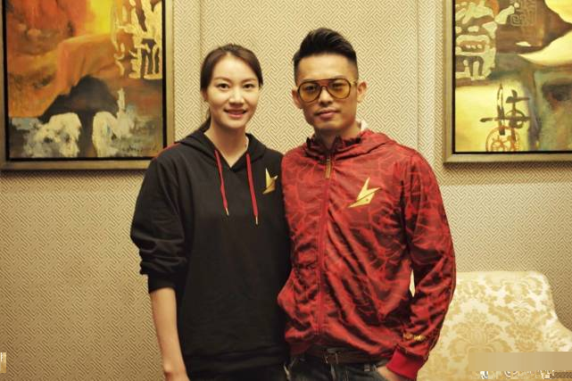 谢杏芳|林丹携儿子为太太谢杏芳庆生，惊喜礼物曝光，夫妻恩爱甜蜜合影