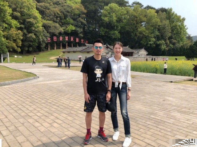 谢杏芳|林丹携儿子为太太谢杏芳庆生，惊喜礼物曝光，夫妻恩爱甜蜜合影