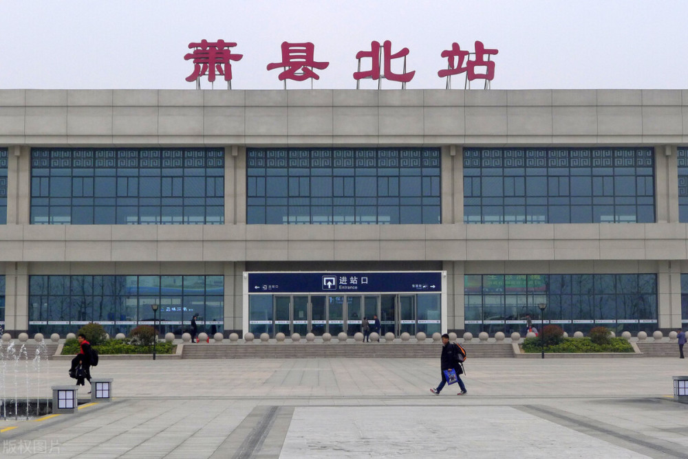 家乡新建的高铁站简单而封闭的农村生活,却也保留着淮北平原地区最