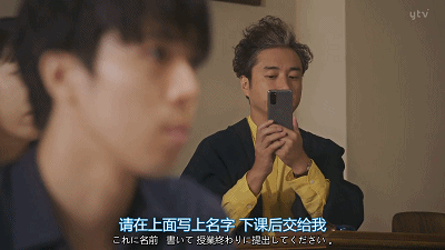 网球社团活动, 学长借着帮小樱指导动作为由与其亲密接触.