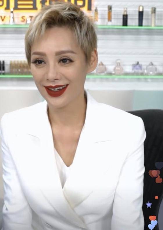 李佳琦|宁静成团后现身李佳琦直播间，状态不佳，疑用一句话回应万茜