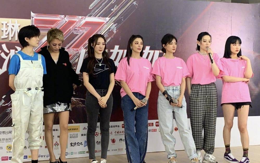 李佳琦|宁静成团后现身李佳琦直播间，状态不佳，疑用一句话回应万茜